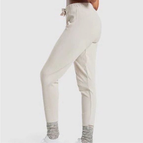 NWT Gymshark Pause Joggers in Pebble Gray Size XS - Picture 2 of 10